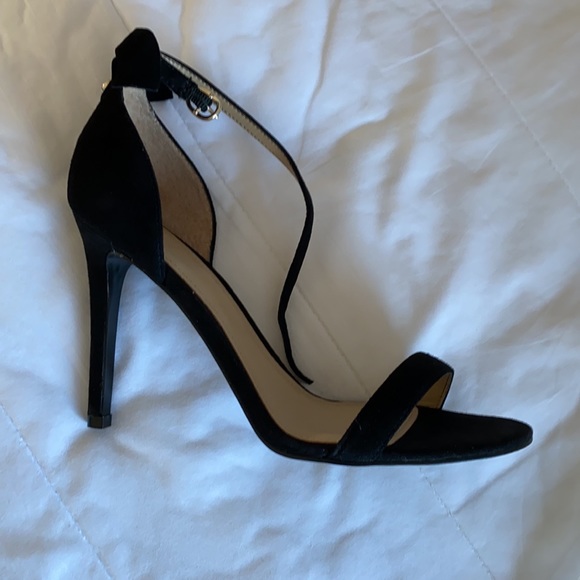 Guess strap sandal heel 4” - Picture 3 of 3